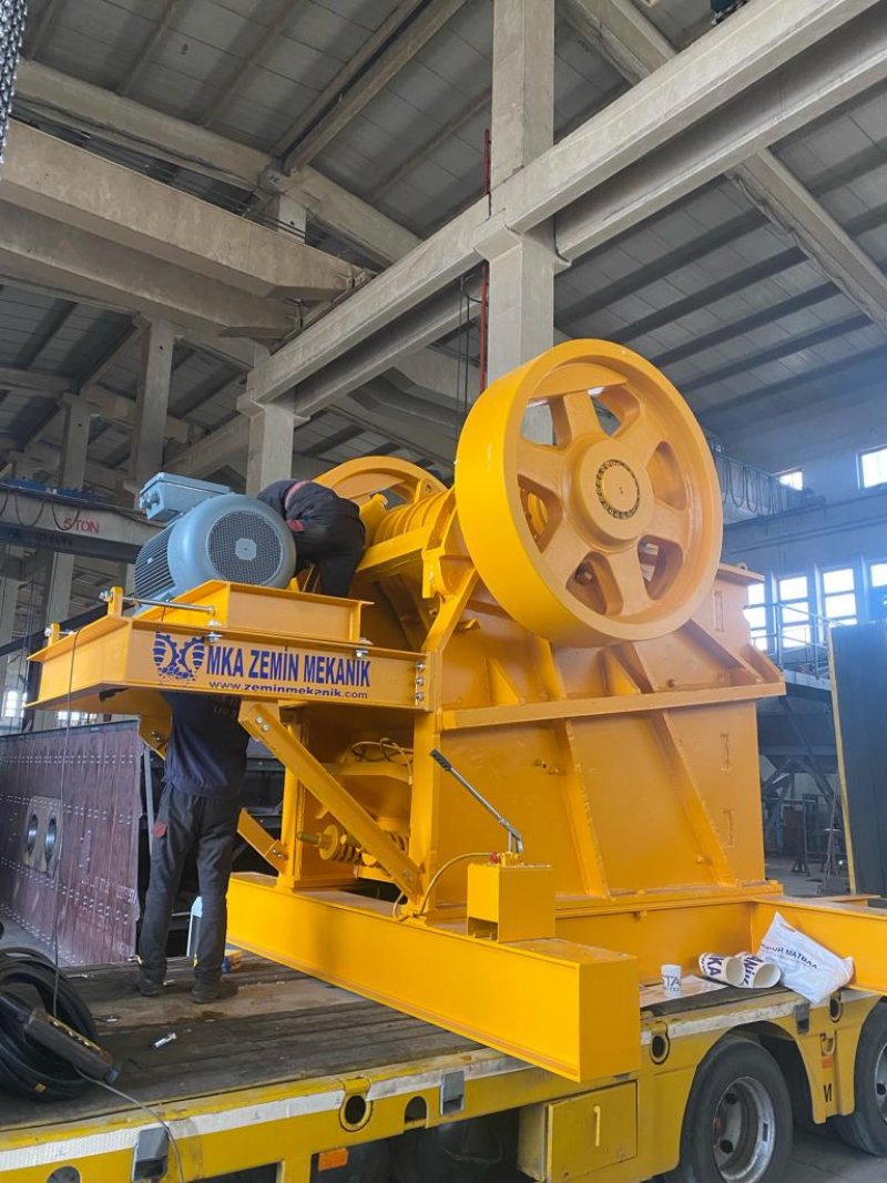 Çeneli Kırıcı Nasıl Çalışır